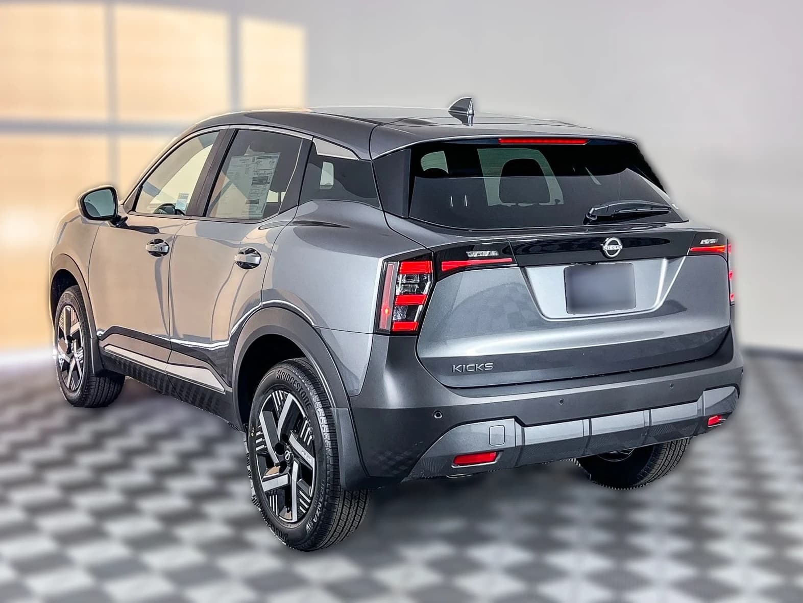 Nissan Kicks SV FWD 2025 — side view