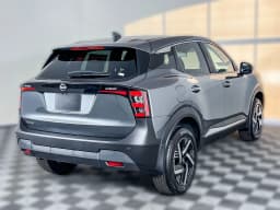 Nissan Kicks SV FWD 2025 — side view
