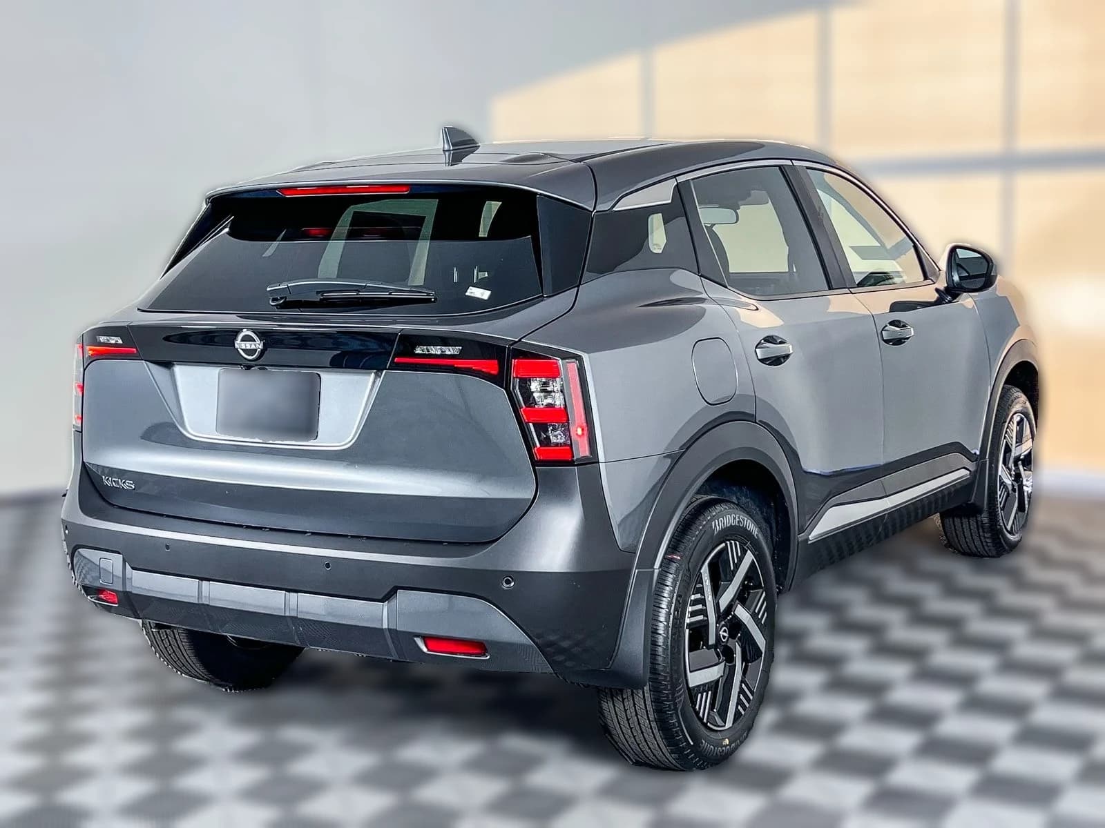 Nissan Kicks SV FWD 2025 — side view