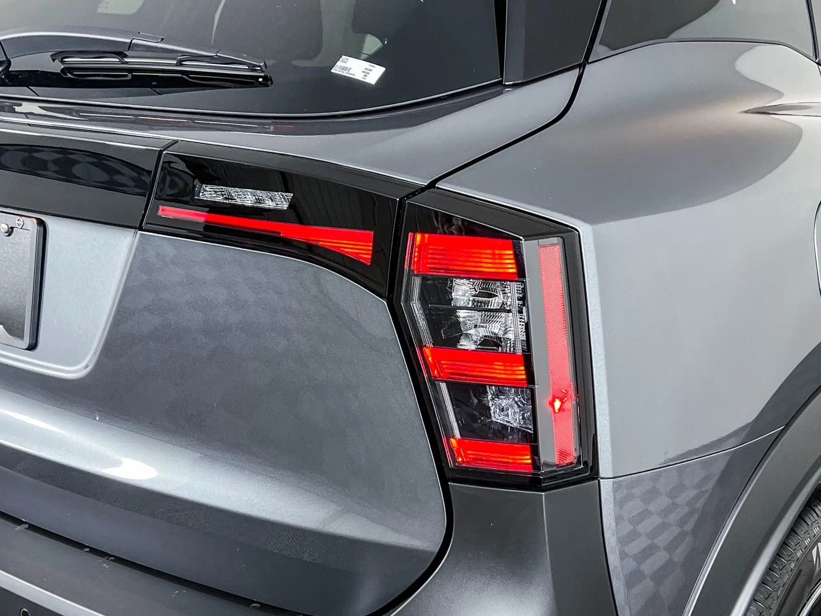 Nissan Kicks SV FWD 2025 — side view