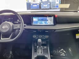 Nissan Kicks SV FWD 2025 — side view