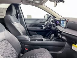 Nissan Kicks SV FWD 2025 — side view