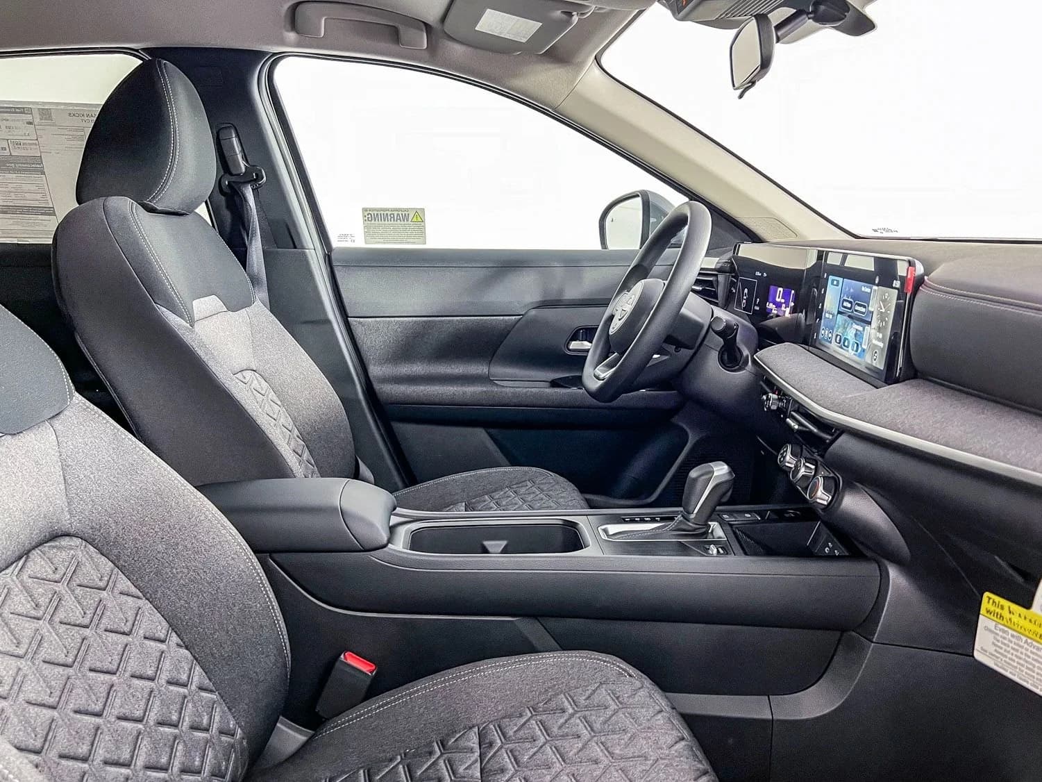 Nissan Kicks SV FWD 2025 — side view