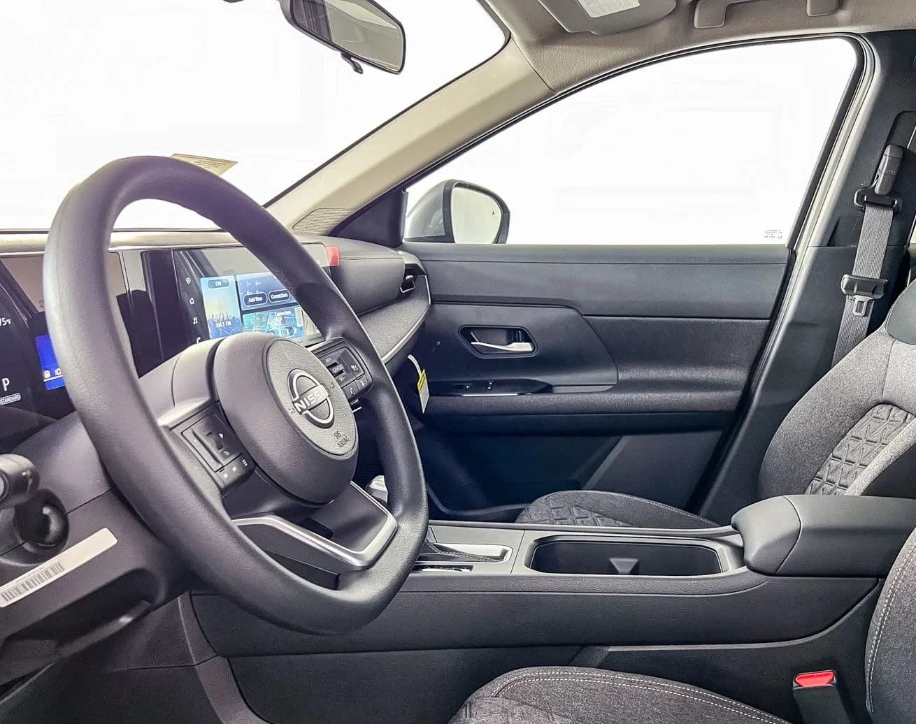 Nissan Kicks SV FWD 2025 — side view