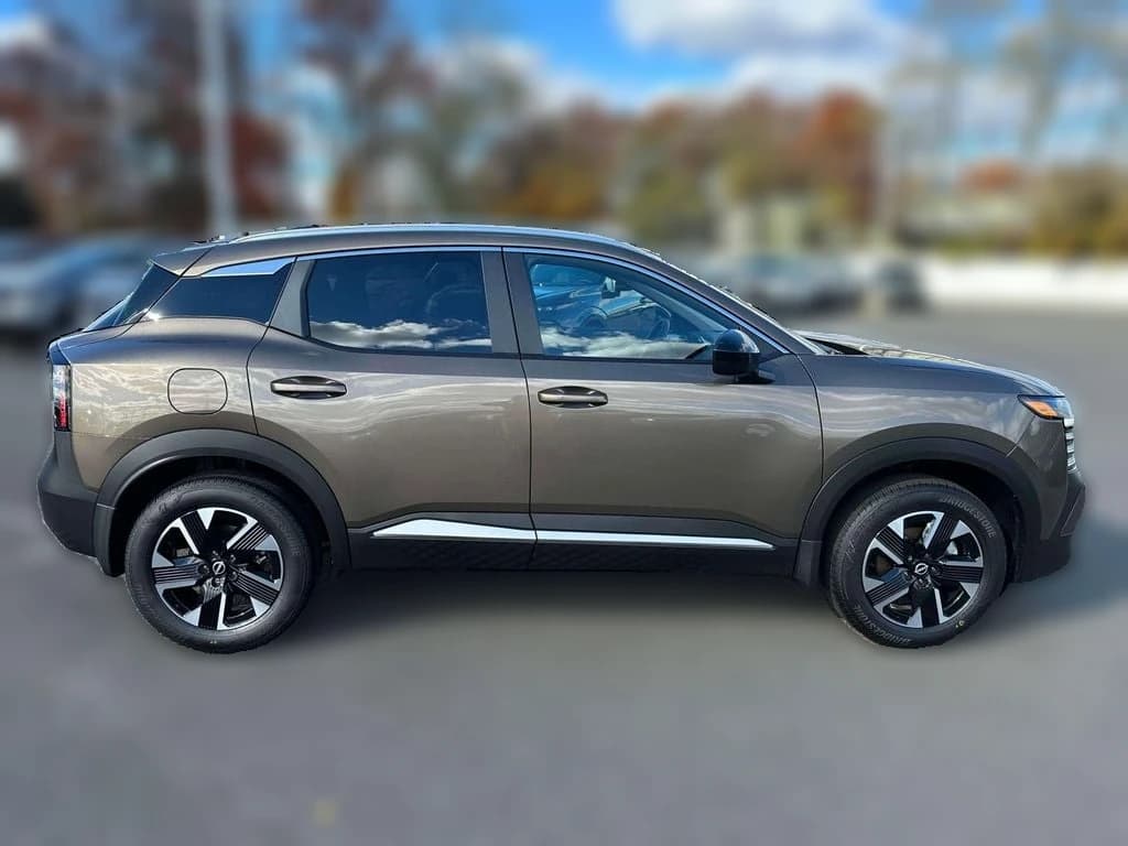 Nissan Kicks SV AWD 2026 — side view