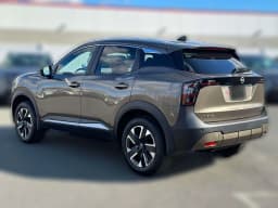 Nissan Kicks SV AWD 2026 — side view