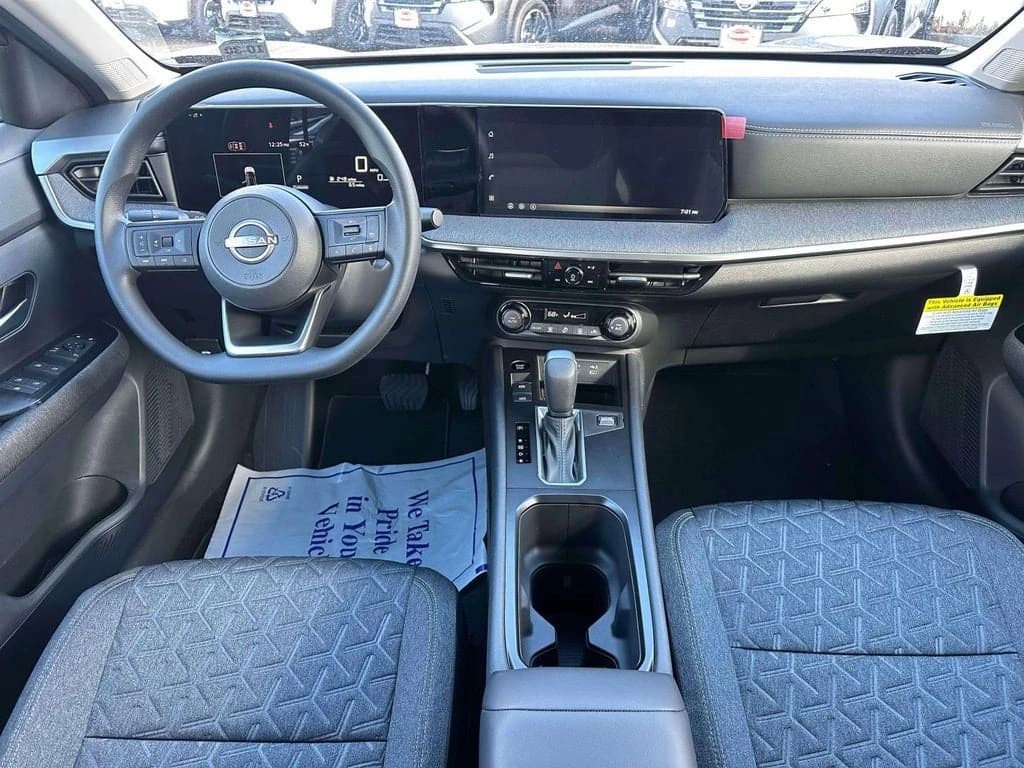 Nissan Kicks SV AWD 2026 — side view