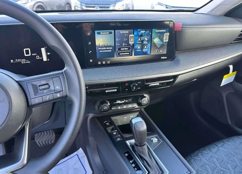 Nissan Kicks SV AWD 2026 — side view