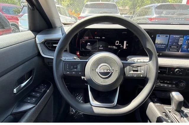 Nissan Kicks SV AWD 2026 — side view