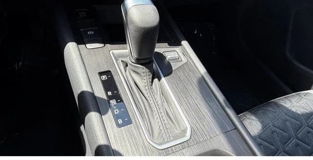 Nissan Kicks SV AWD 2026 — side view