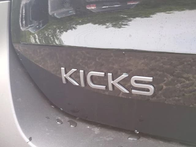 Nissan Kicks SV AWD 2026 — side view
