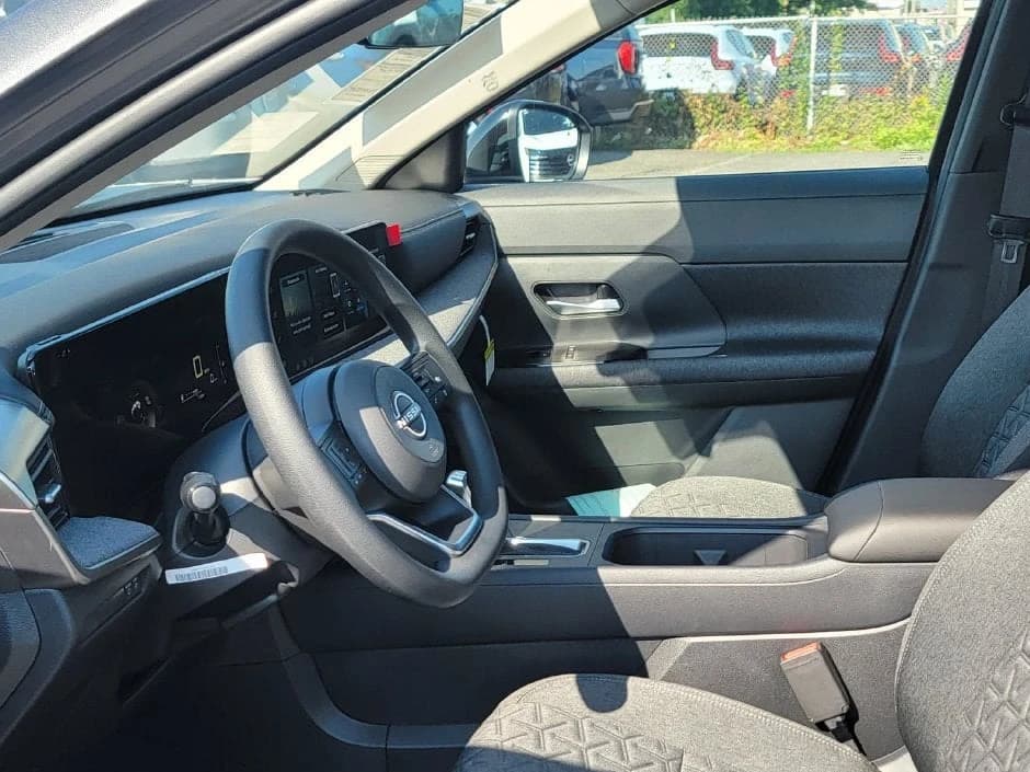 Nissan Kicks SV AWD 2027 — side view