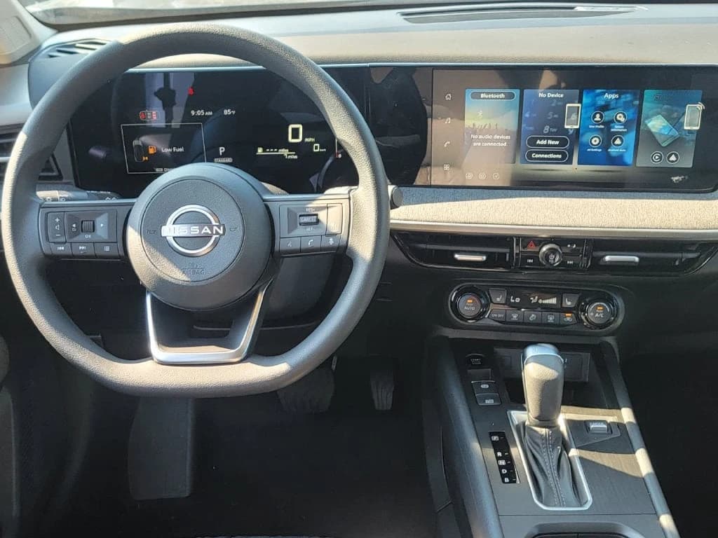 Nissan Kicks SV AWD 2027 — side view