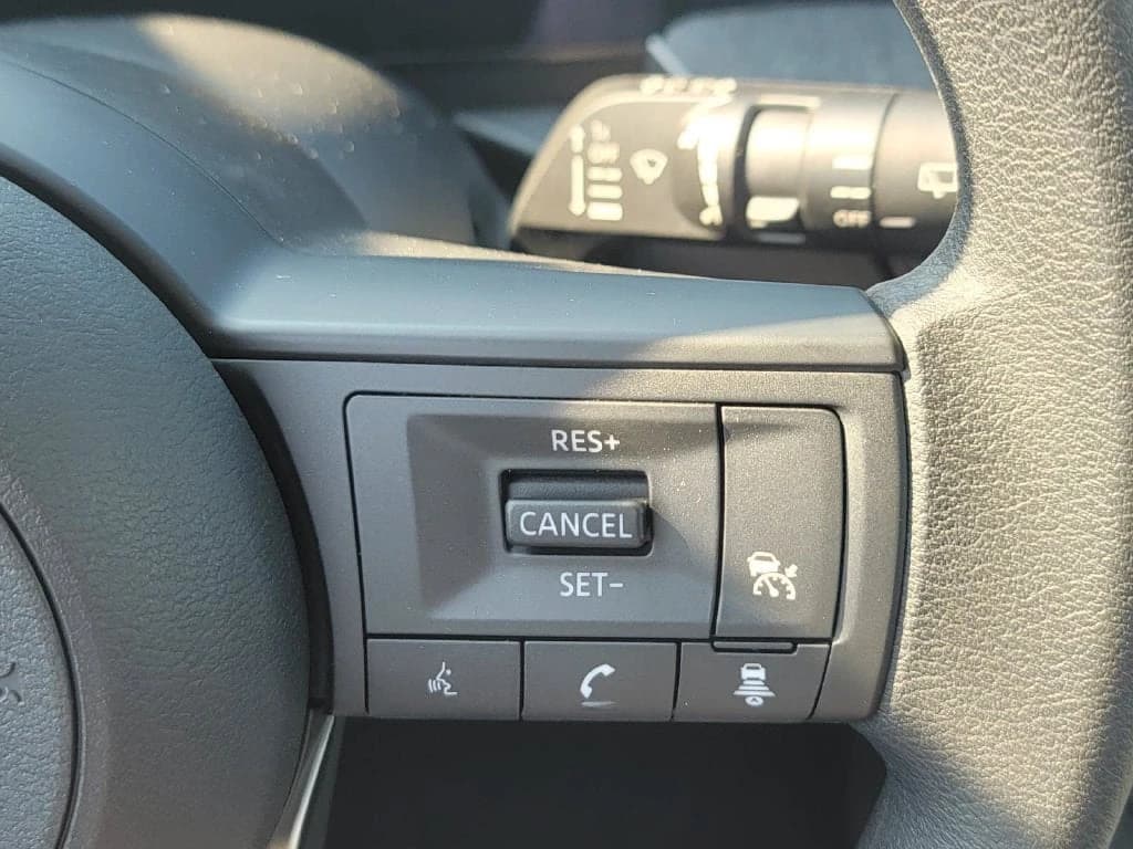 Nissan Kicks SV AWD 2027 — side view