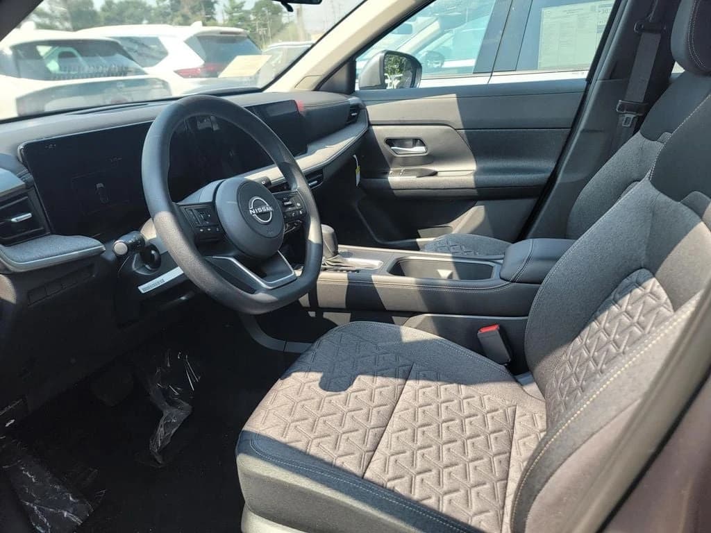 Nissan Kicks SV AWD 2026 — side view