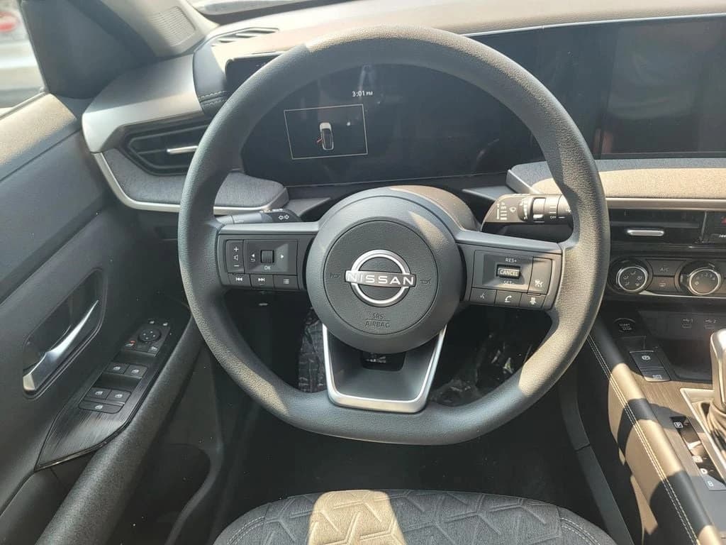 Nissan Kicks SV AWD 2026 — side view