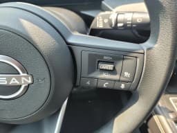 Nissan Kicks SV AWD 2026 — side view