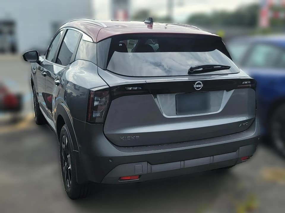 Nissan Kicks SV AWD 2026 — side view
