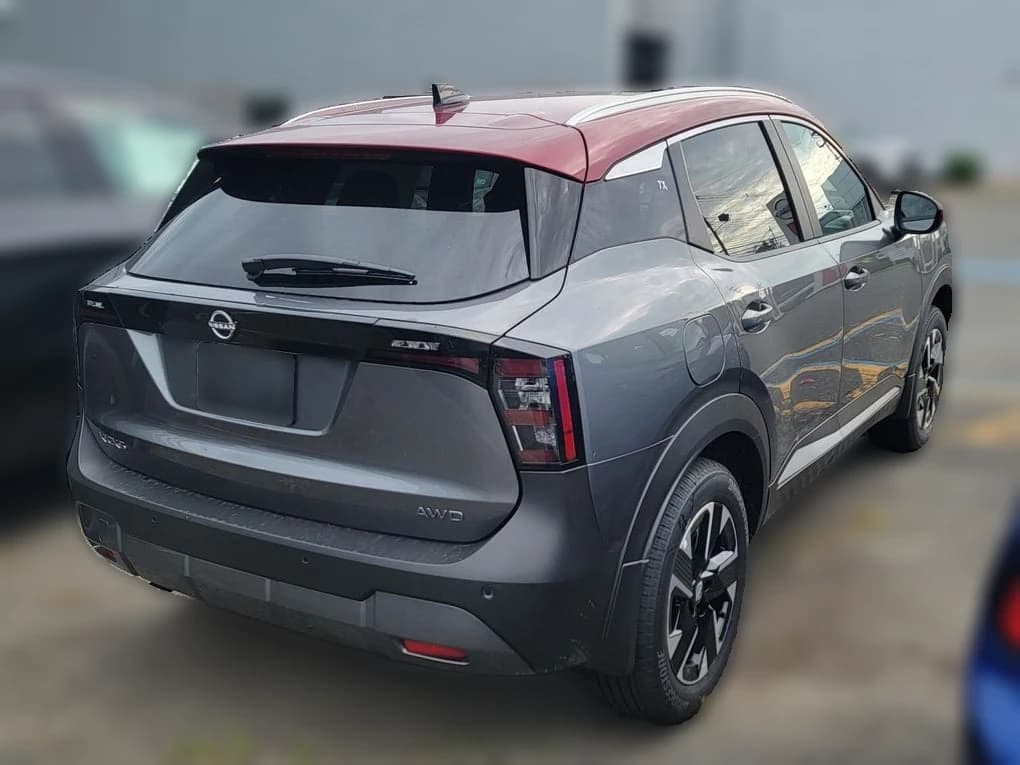Nissan Kicks SV AWD 2026 — side view
