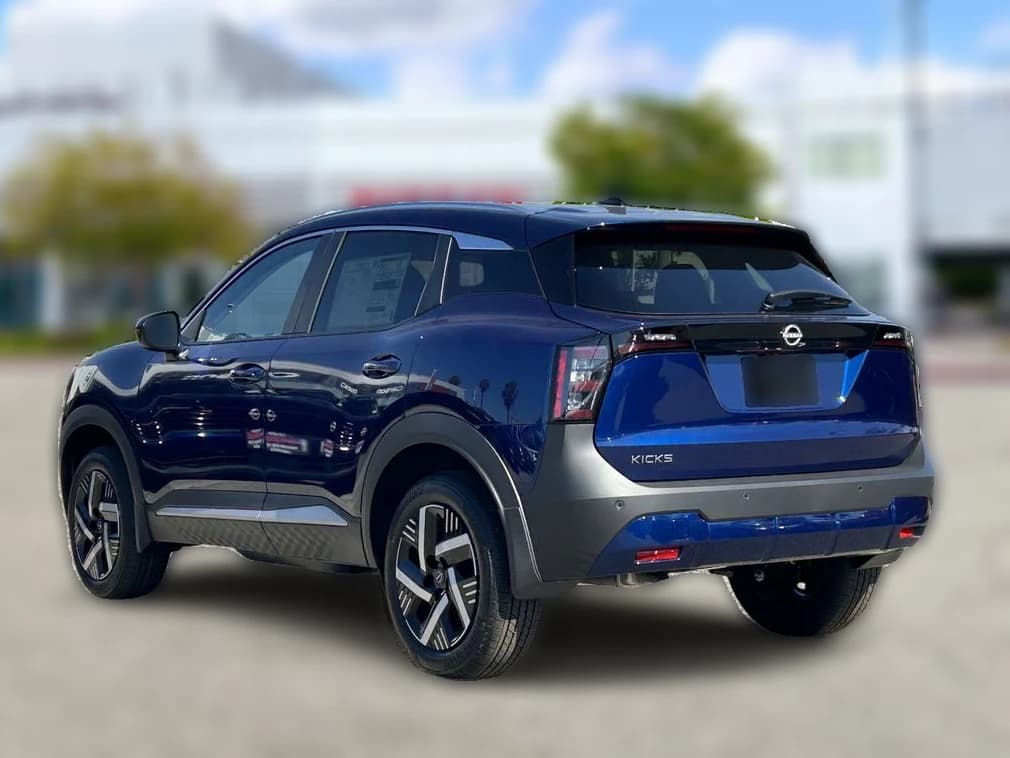 Nissan Kicks SV FWD 2026 — side view