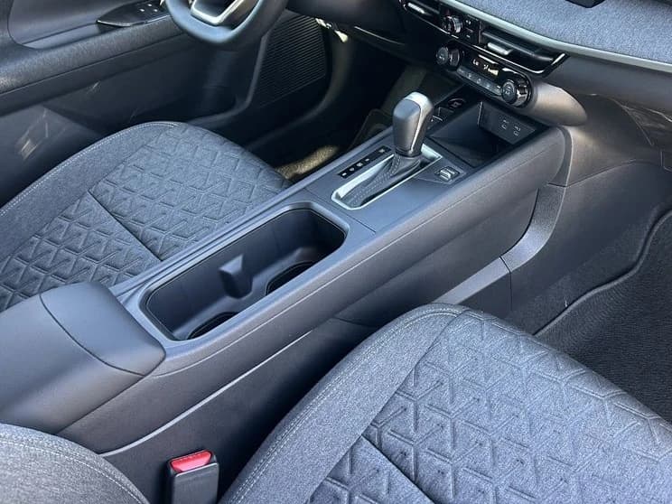 Nissan Kicks SV FWD 2026 — side view
