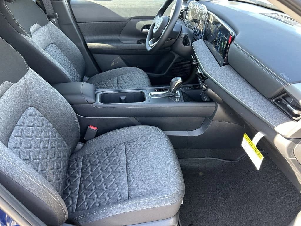 Nissan Kicks SV FWD 2026 — side view