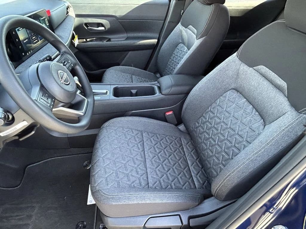 Nissan Kicks SV FWD 2026 — side view