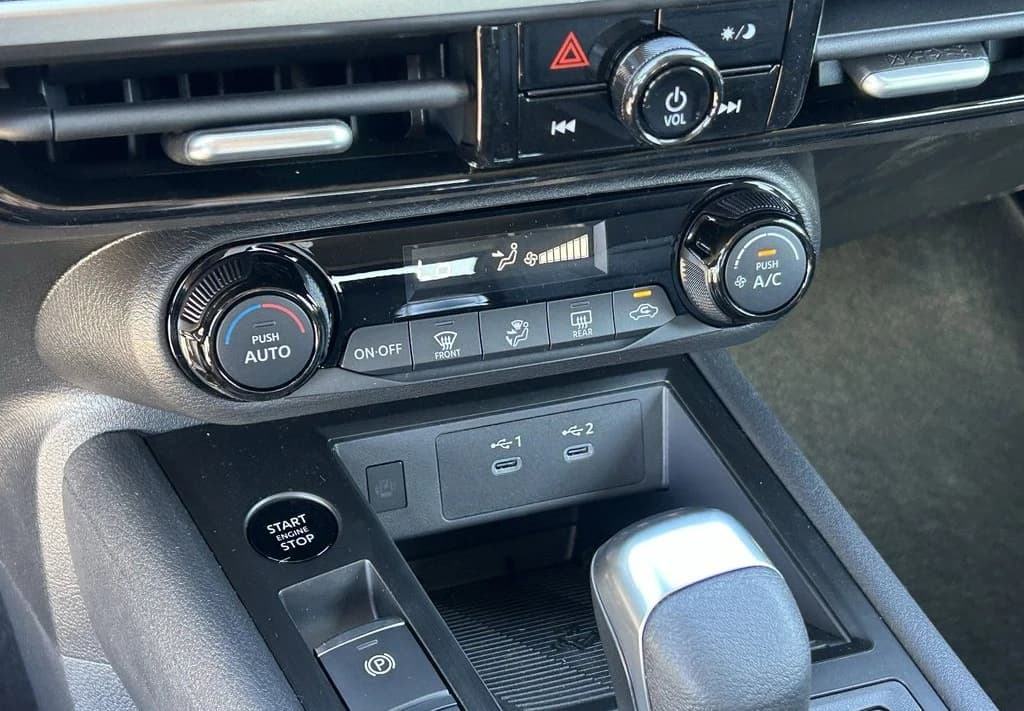 Nissan Kicks SV FWD 2026 — side view