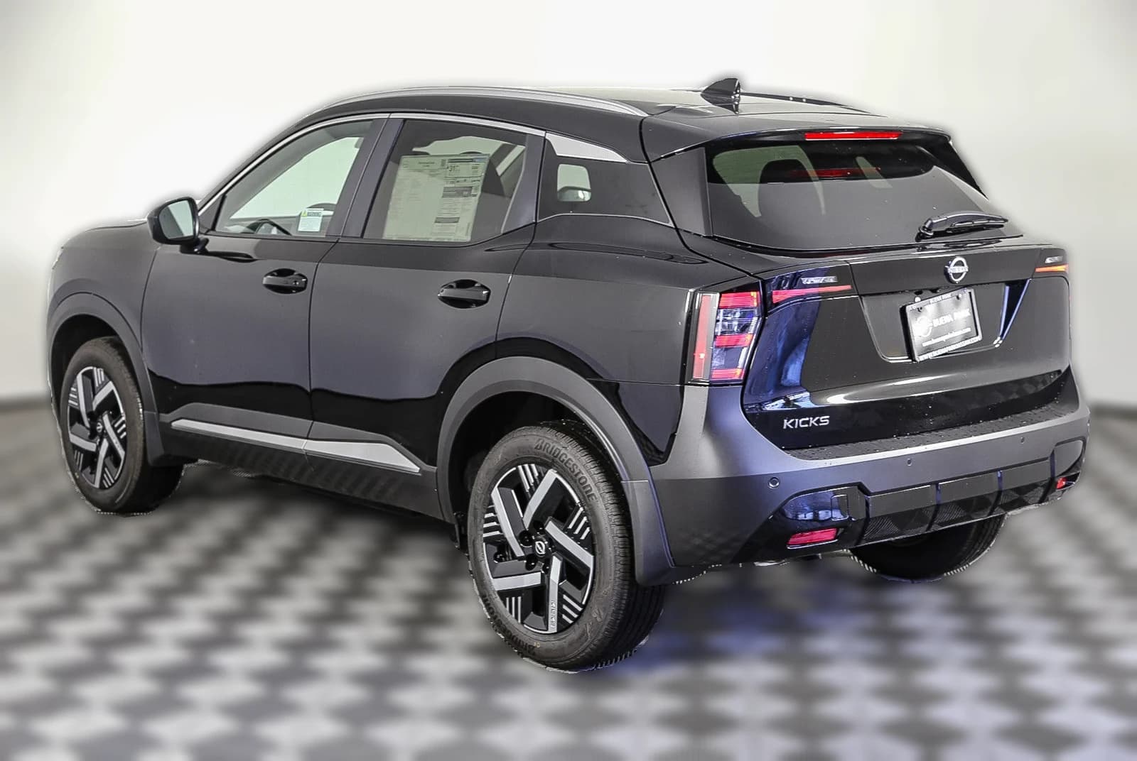 Nissan Kicks SV FWD 2027 — side view