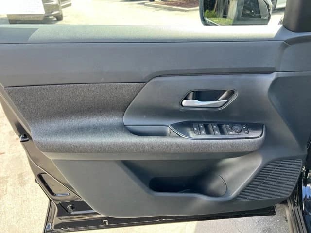 Nissan Kicks SV FWD 2026 — side view