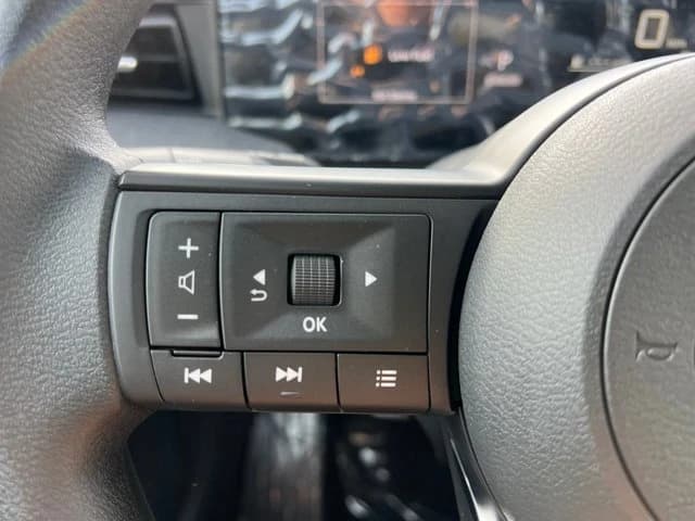 Nissan Kicks SV FWD 2026 — side view