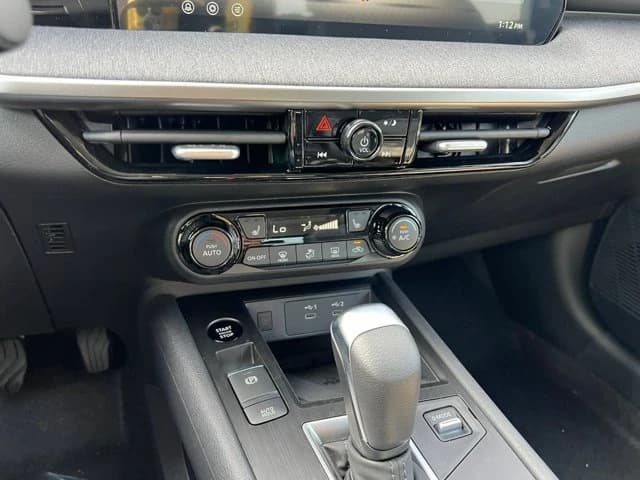 Nissan Kicks SV FWD 2026 — side view