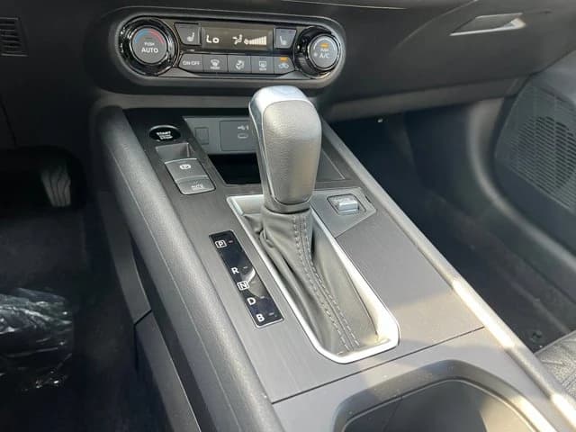 Nissan Kicks SV FWD 2026 — side view