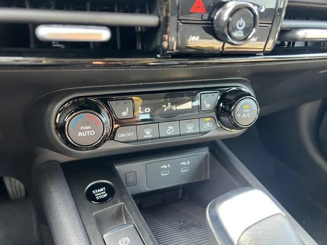 Nissan Kicks SV FWD 2026 — side view