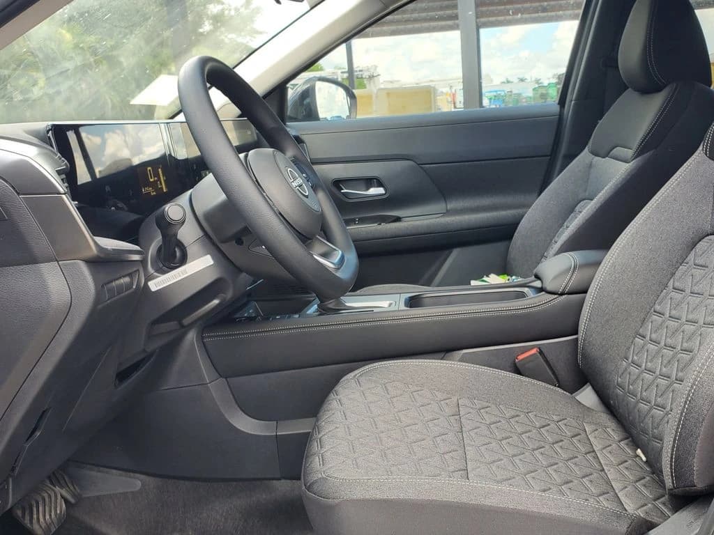 Nissan Kicks SV FWD 2026 — side view