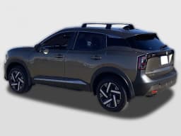 Nissan Kicks SV FWD 2027 — side view