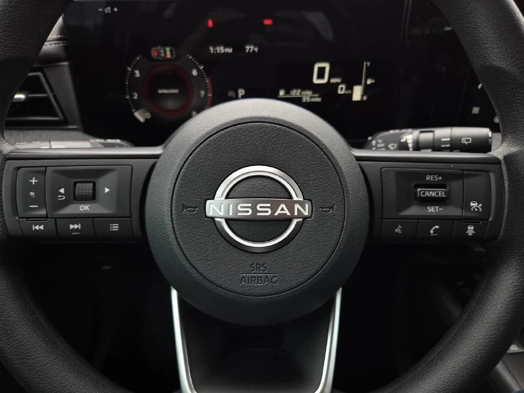 Nissan Kicks SV FWD 2027 — side view