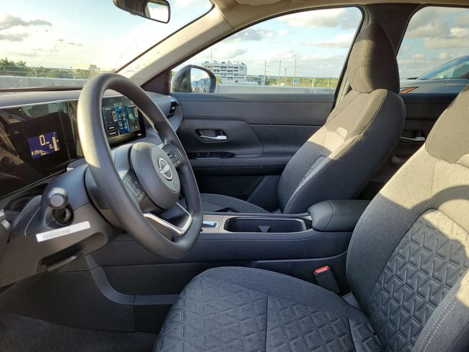 Nissan Kicks SV FWD 2026 — side view