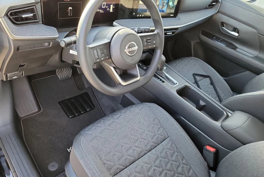 Nissan Kicks SV FWD 2026 — side view