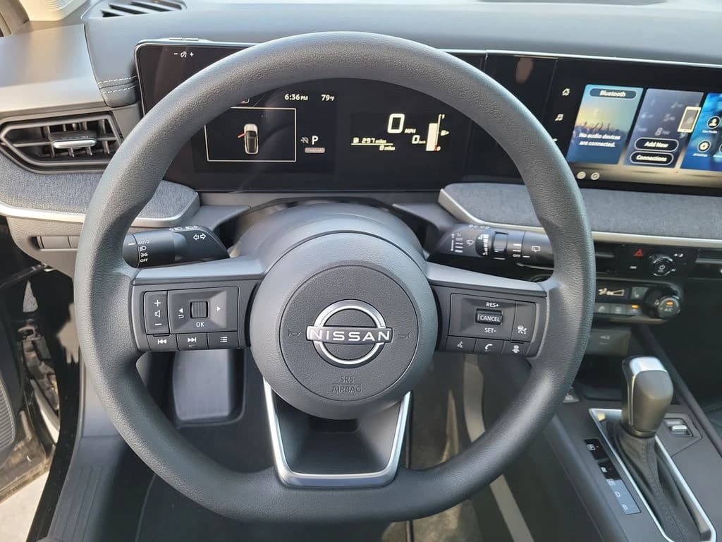 Nissan Kicks SV FWD 2026 — side view