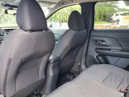 Nissan Kicks SV FWD 2026 — side view