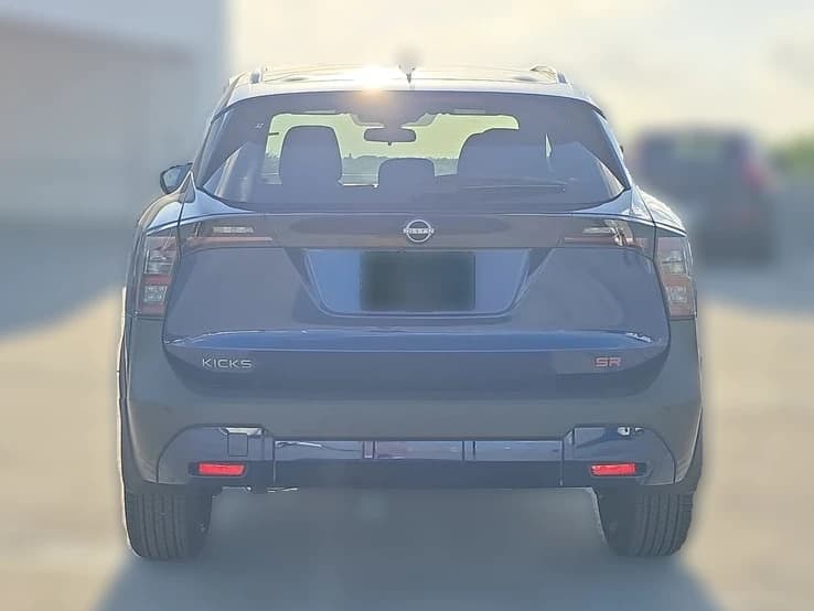 Nissan Kicks SR FWD 2026 — side view