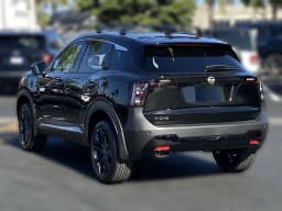 Nissan Kicks SR FWD 2027 — side view