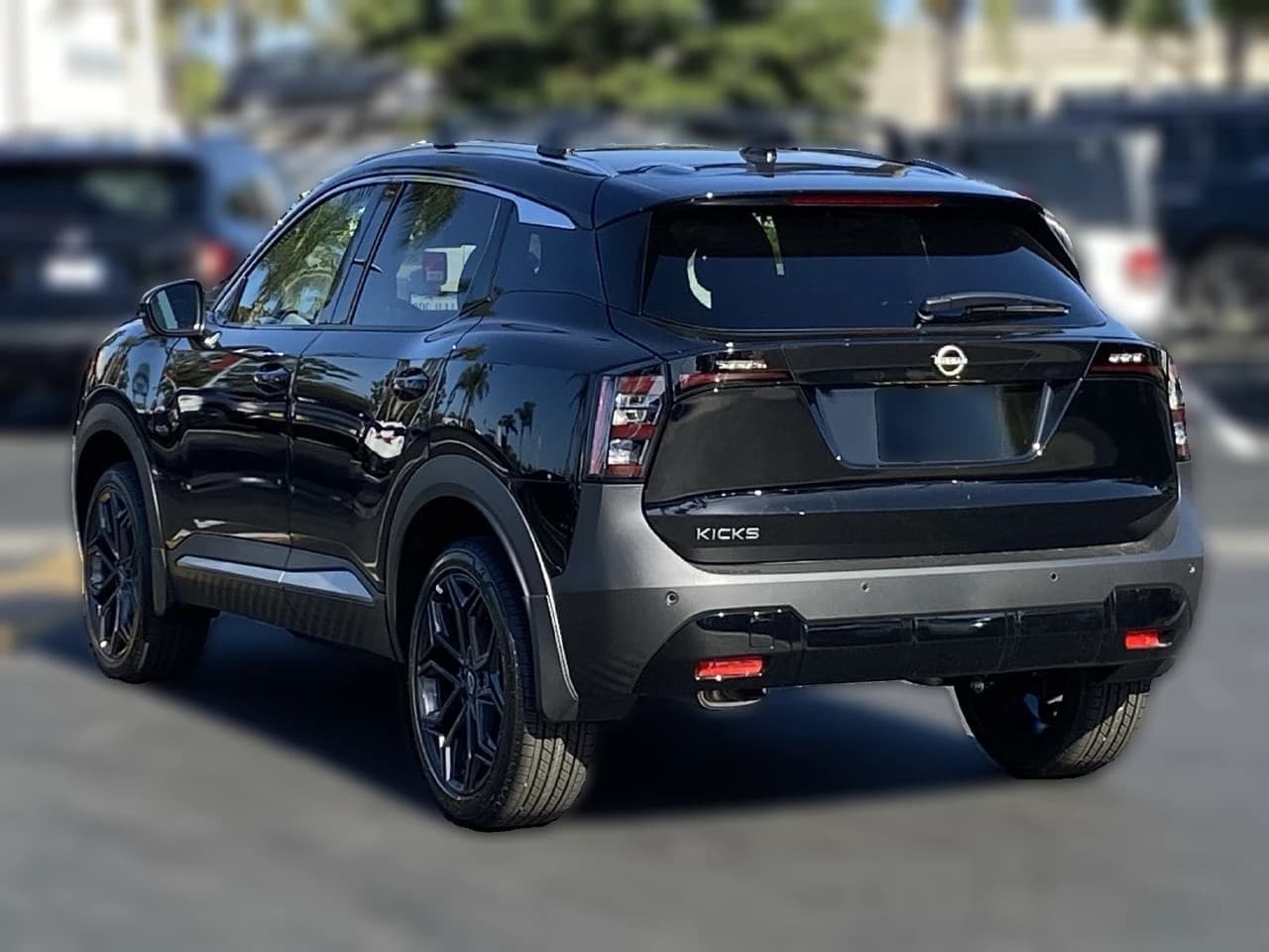 Nissan Kicks SR FWD 2027 — side view