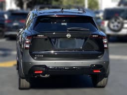 Nissan Kicks SR FWD 2027 — side view