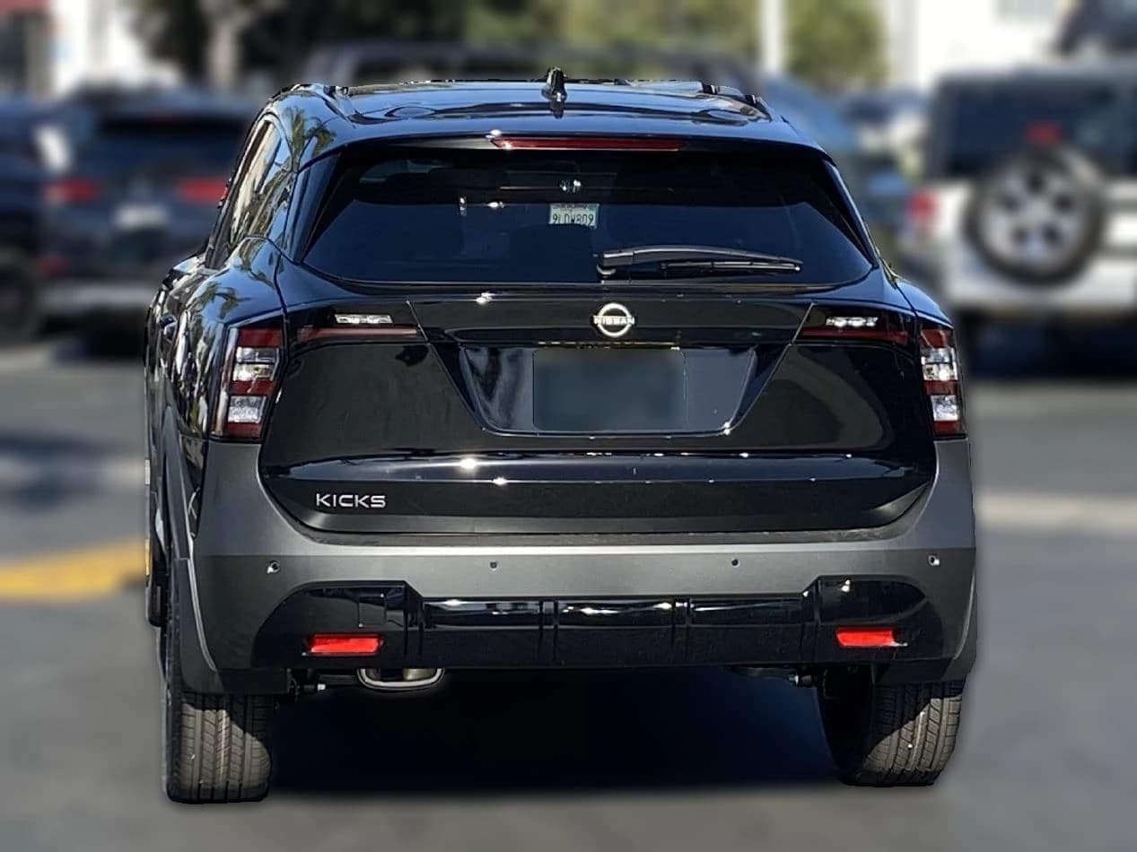 Nissan Kicks SR FWD 2027 — side view