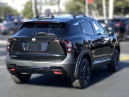 Nissan Kicks SR FWD 2027 — side view