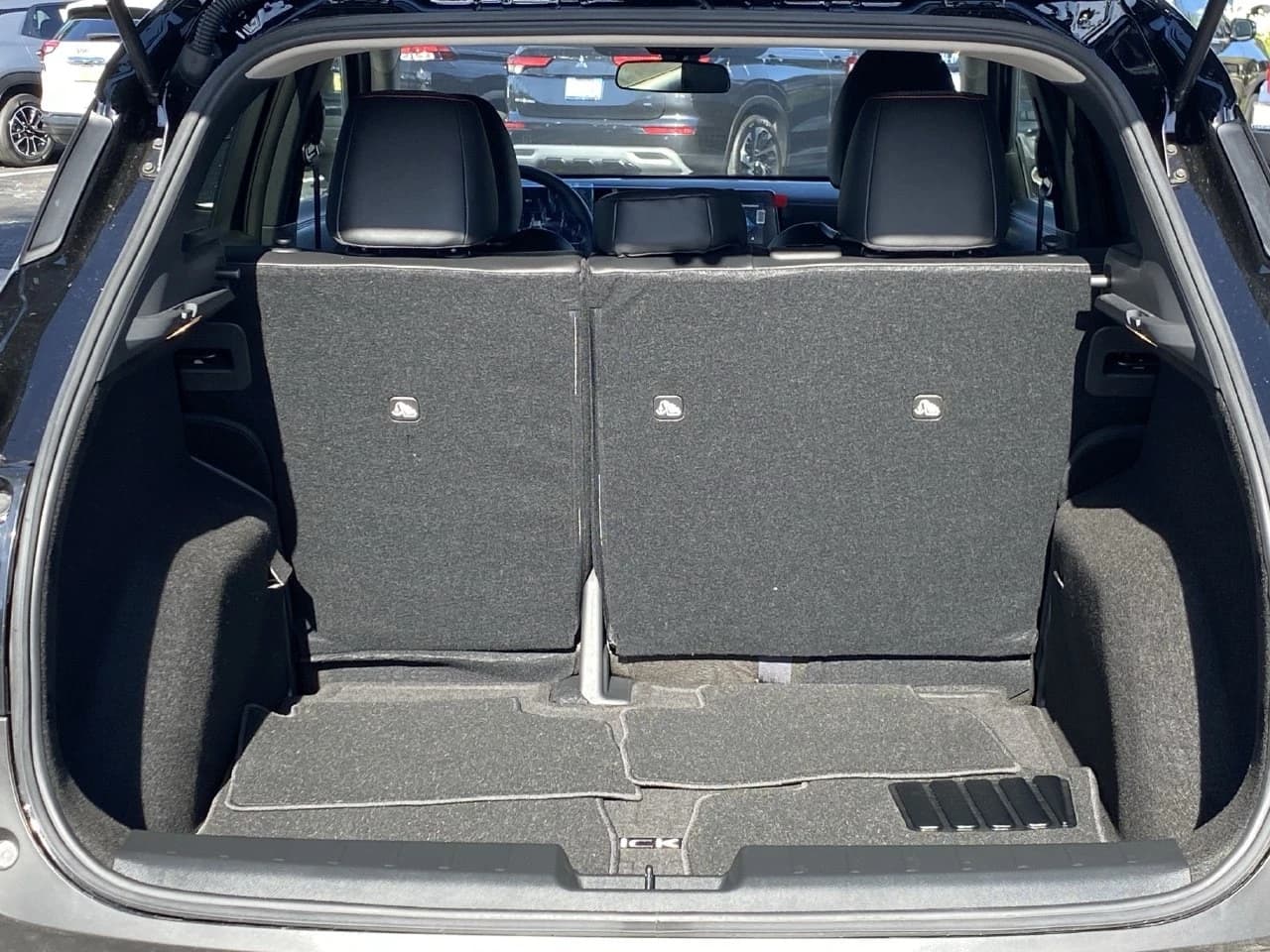 Nissan Kicks SR FWD 2027 — side view