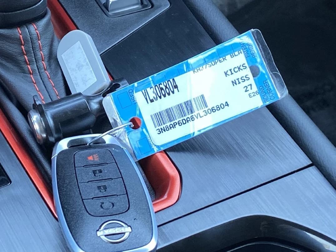 Nissan Kicks SR FWD 2027 — side view