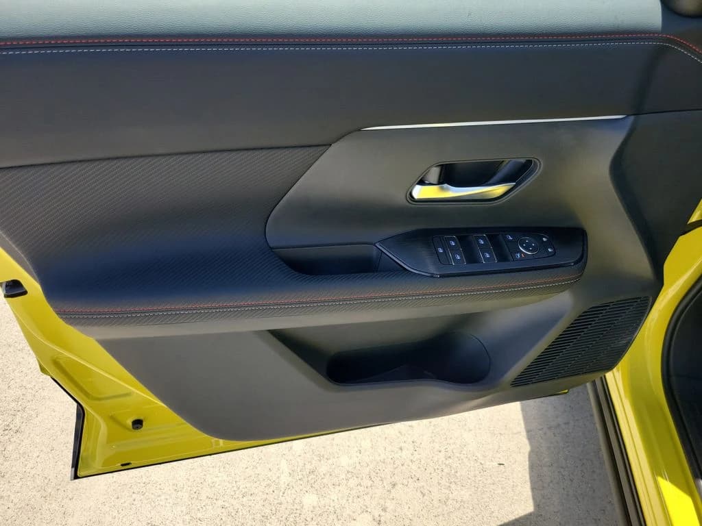 Nissan Kicks SR FWD 2026 — side view